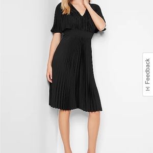 Express Pleated V Neck Midi Dress- Black Medium